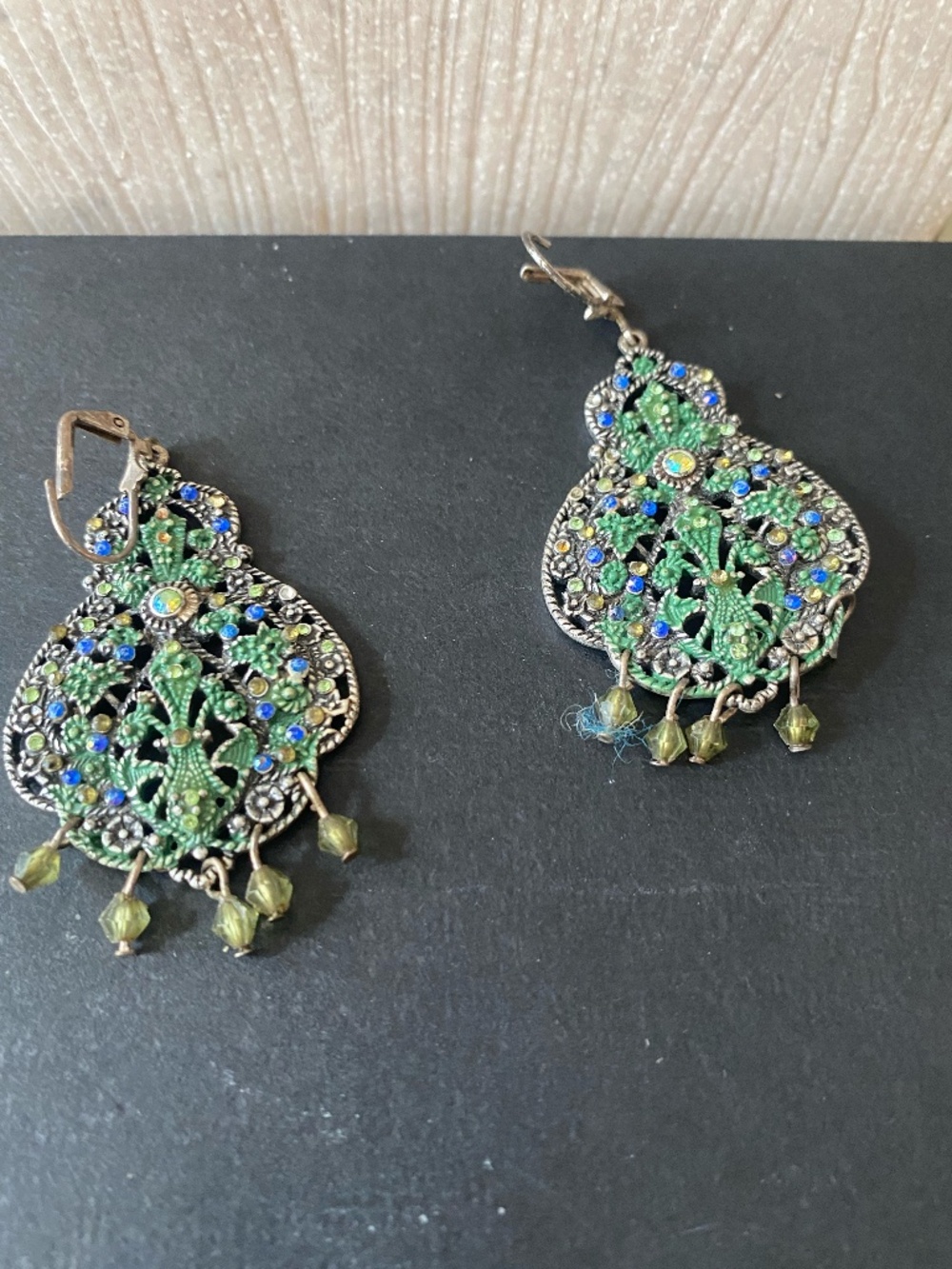 VTG Avon Green /Silver Tone Earrings